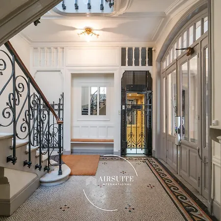 Luxury Eiffel Elegance 4br By Airsuite 아파트