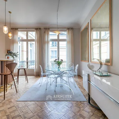 Luxury Eiffel Elegance 4br By Airsuite 아파트